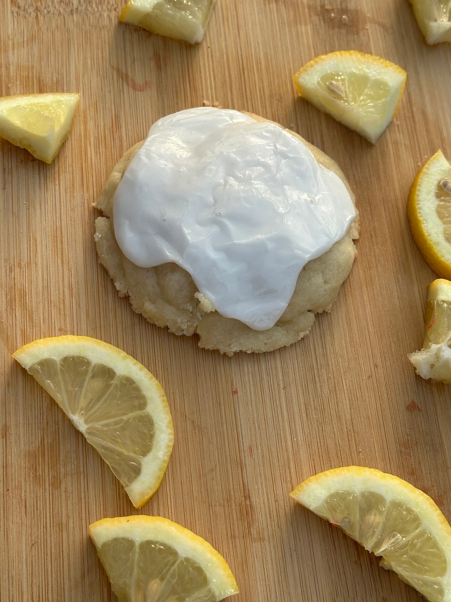 Iced lemon cookie