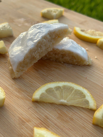 Iced lemon cookie